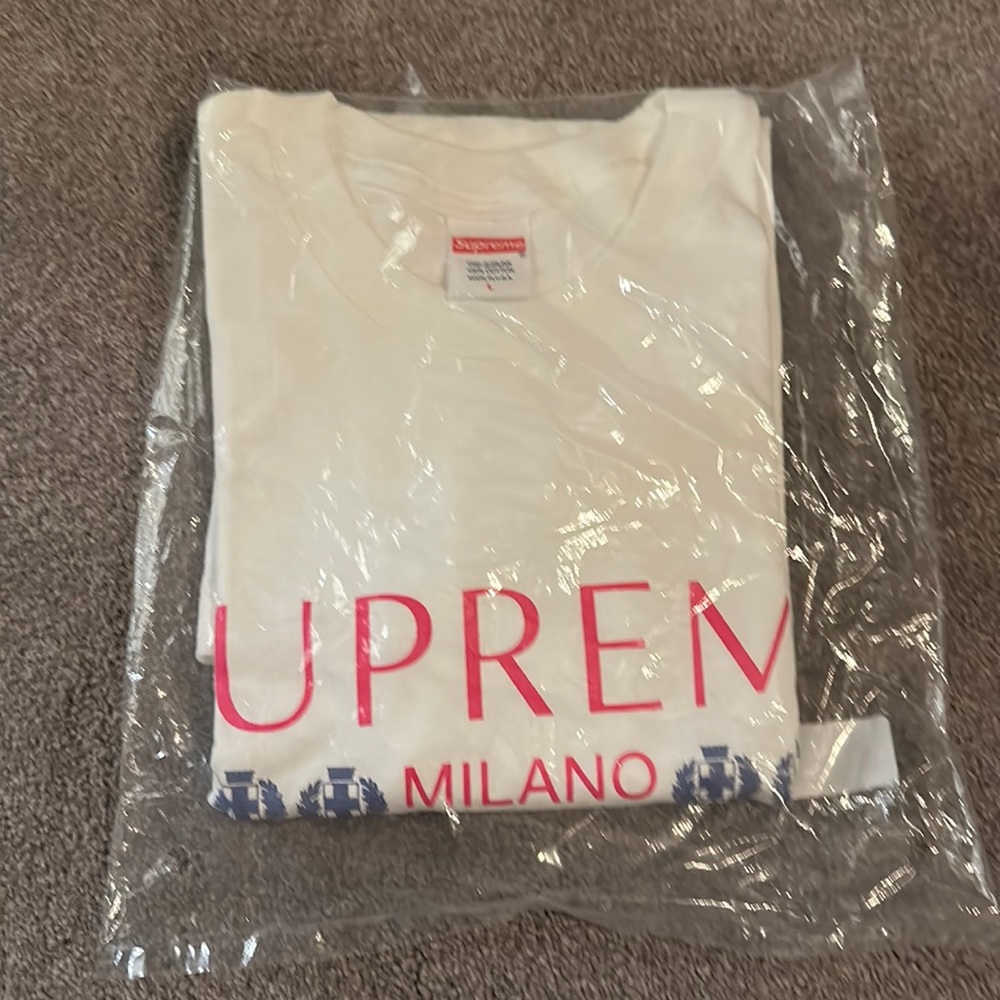 Supreme logo Milano t shirt